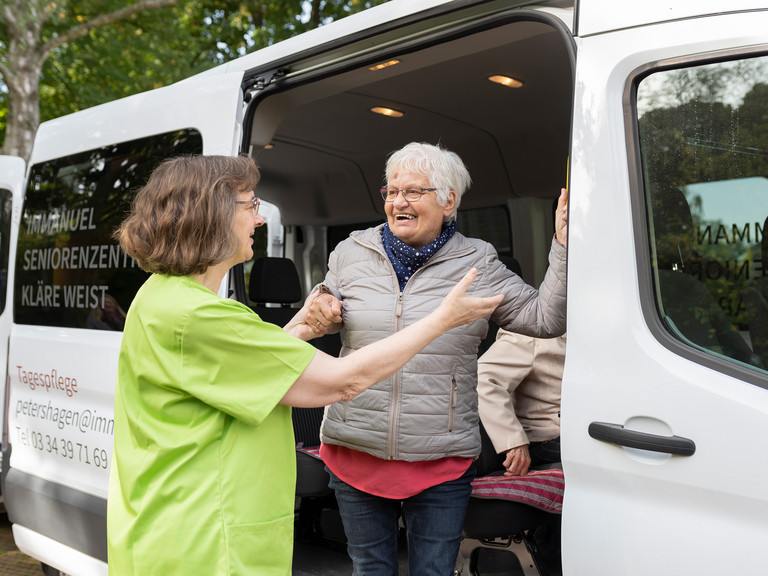 Tagesgäste kommen - Tagespflege - Immanuel Seniorenzentrum Kläre Weist Tagesgäste kommen - Tagespflege - Immanuel Seniorenzentrum Kläre Weist